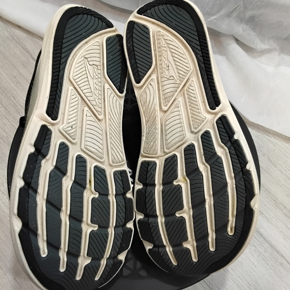 Altra Womens Torin 8 Black White Running Shoes Ego Max Foam Cushioning SIZE 9 - Picture 11 of 11